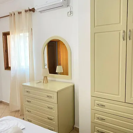 Tropical Beachfront Apartament