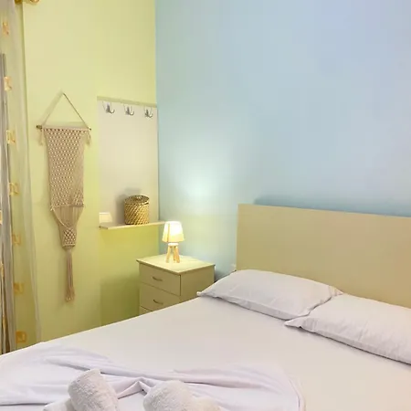 Tropical Beachfront Apartamento Sarandë